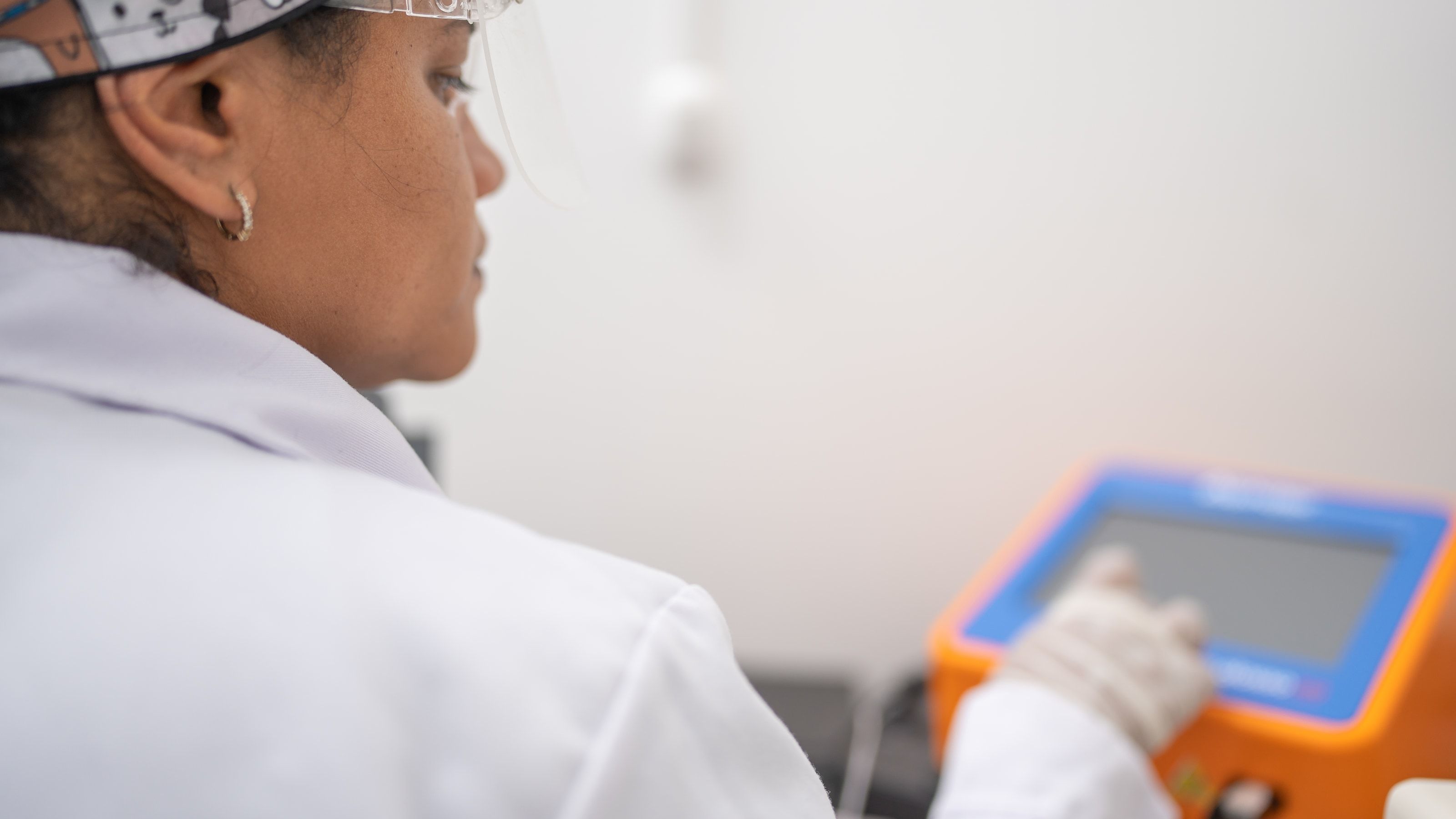 Técnica de laboratorio utilizando un analizador de medición