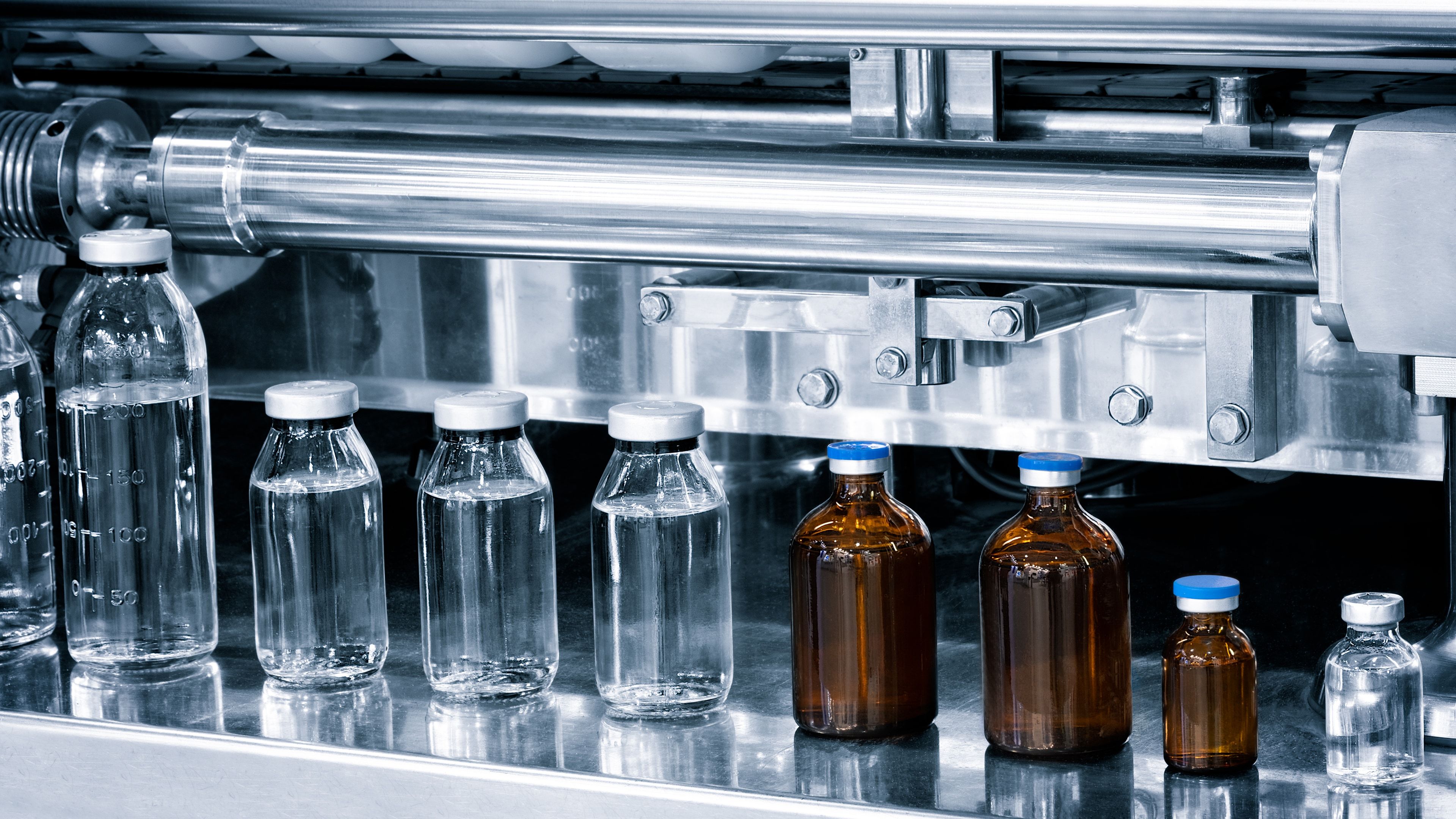 Línea de llenado de comprimidos en la industria farmacéutica